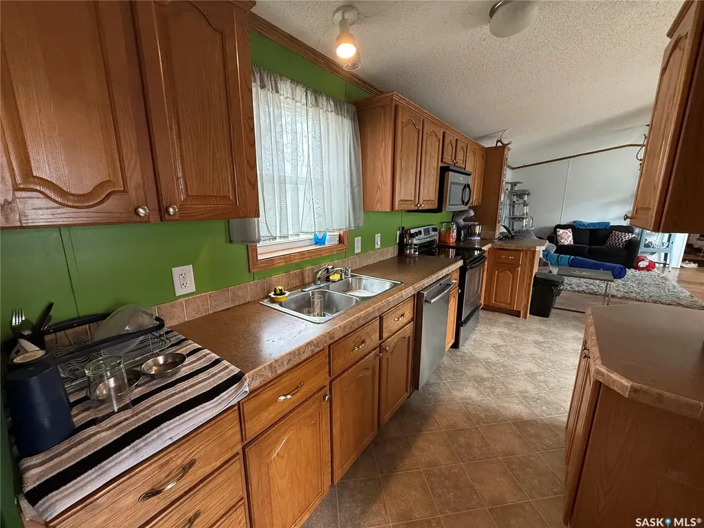 106 1st Avenue SW Weyburn SK S4H 2J1
