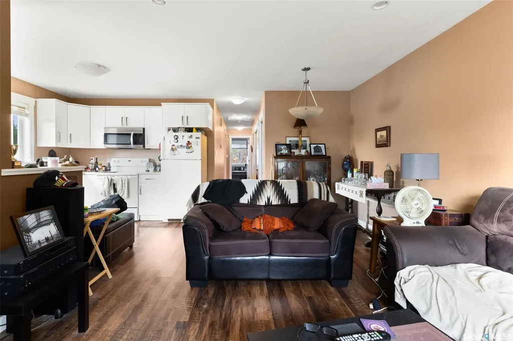 1358 Arthur Street Regina SK S4T 4V8