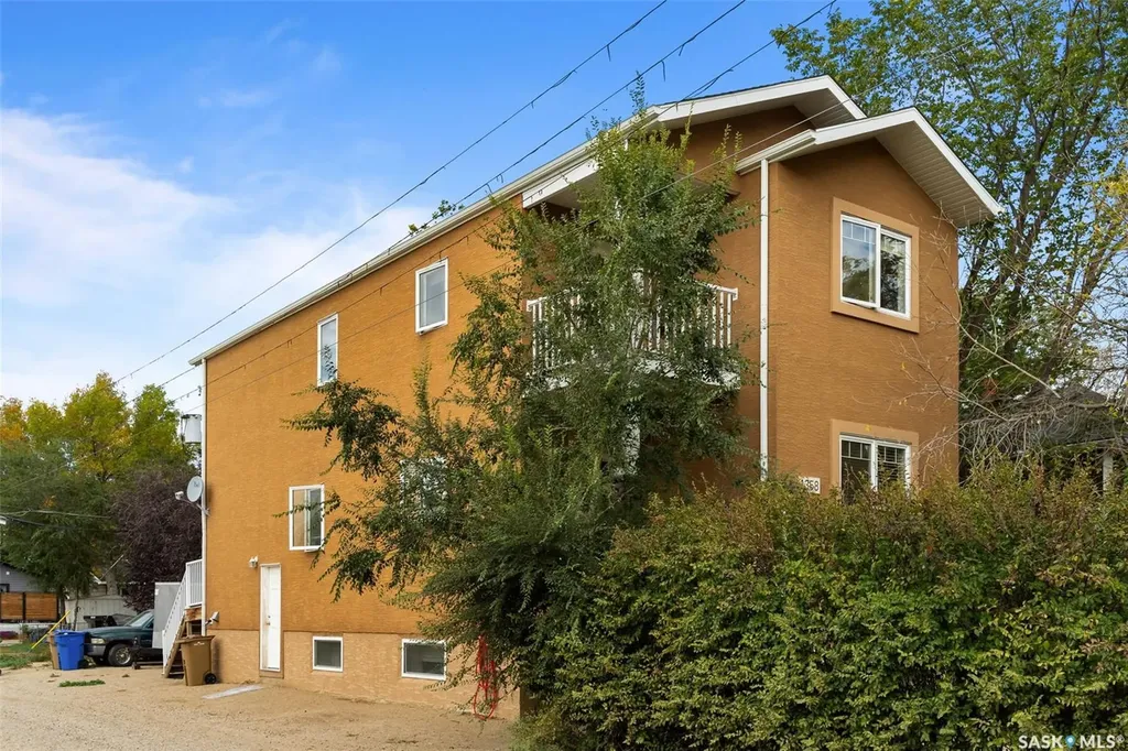 1358 Arthur Street Regina SK S4T 4V8