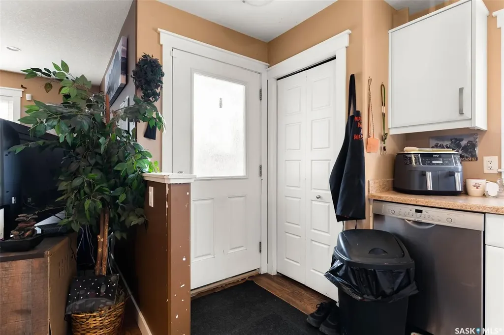 1358 Arthur Street Regina SK S4T 4V8