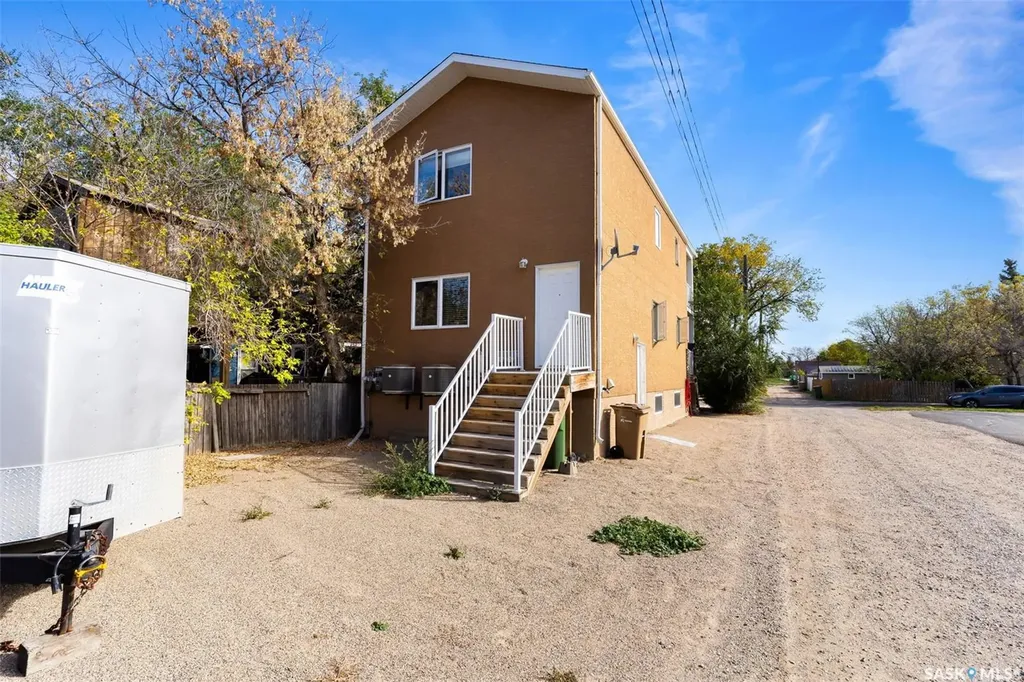 1358 Arthur Street Regina SK S4T 4V8