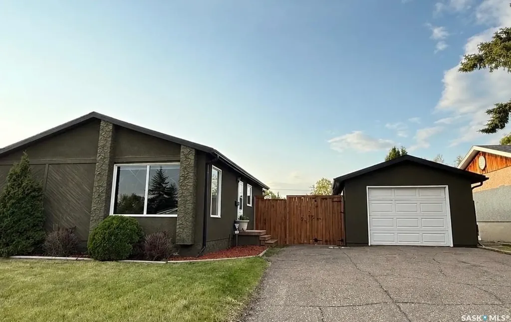 10216 Borden Crescent North Battleford SK S9A 3A1