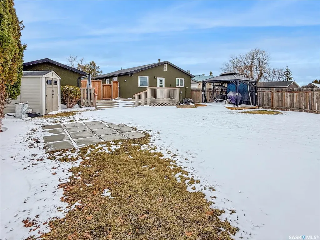 10216 Borden Crescent North Battleford SK S9A 3A1