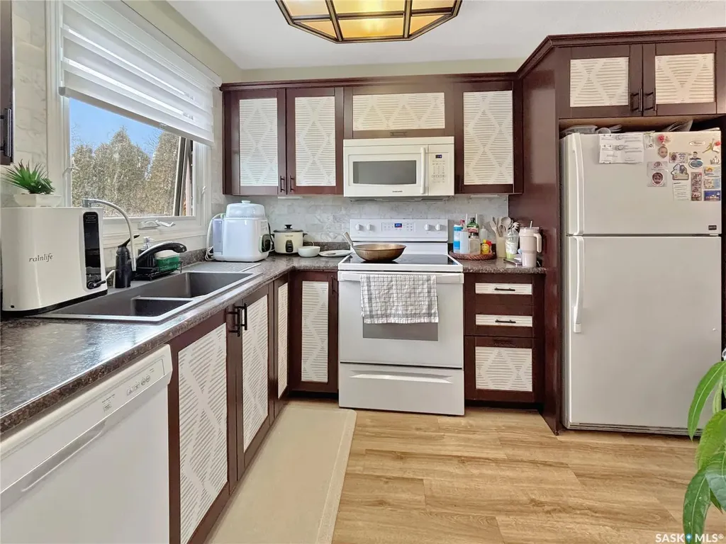 10216 Borden Crescent North Battleford SK S9A 3A1