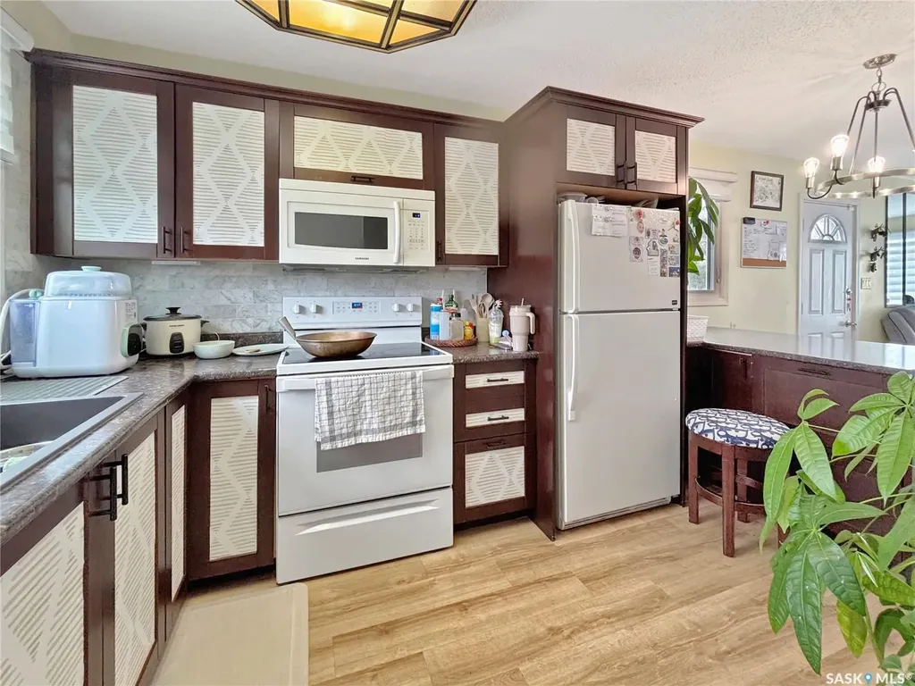 10216 Borden Crescent North Battleford SK S9A 3A1