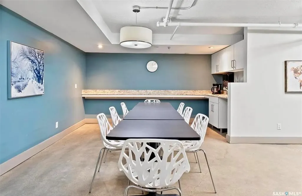 320 5th Avenue N Saskatoon SK S7K 2P5
