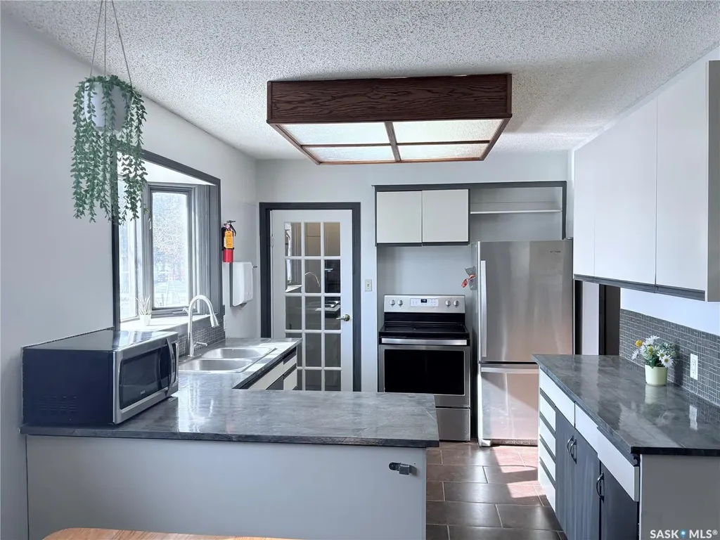 102 Bailey Drive Yorkton SK S3N 2J4
