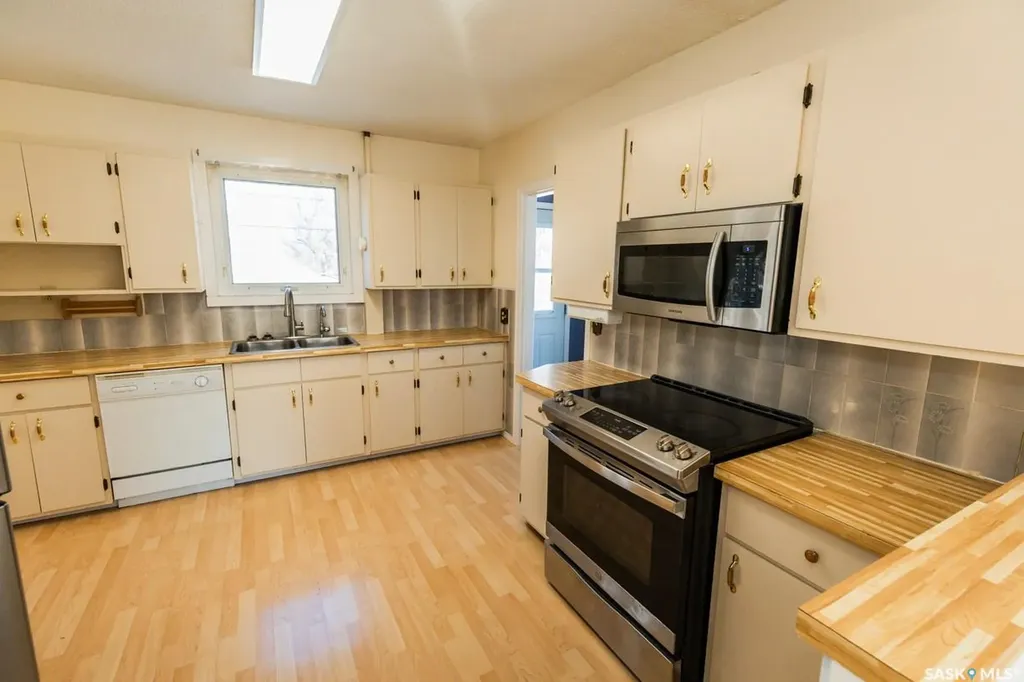 430 Columbia Avenue Kerrobert SK S0L 1R0