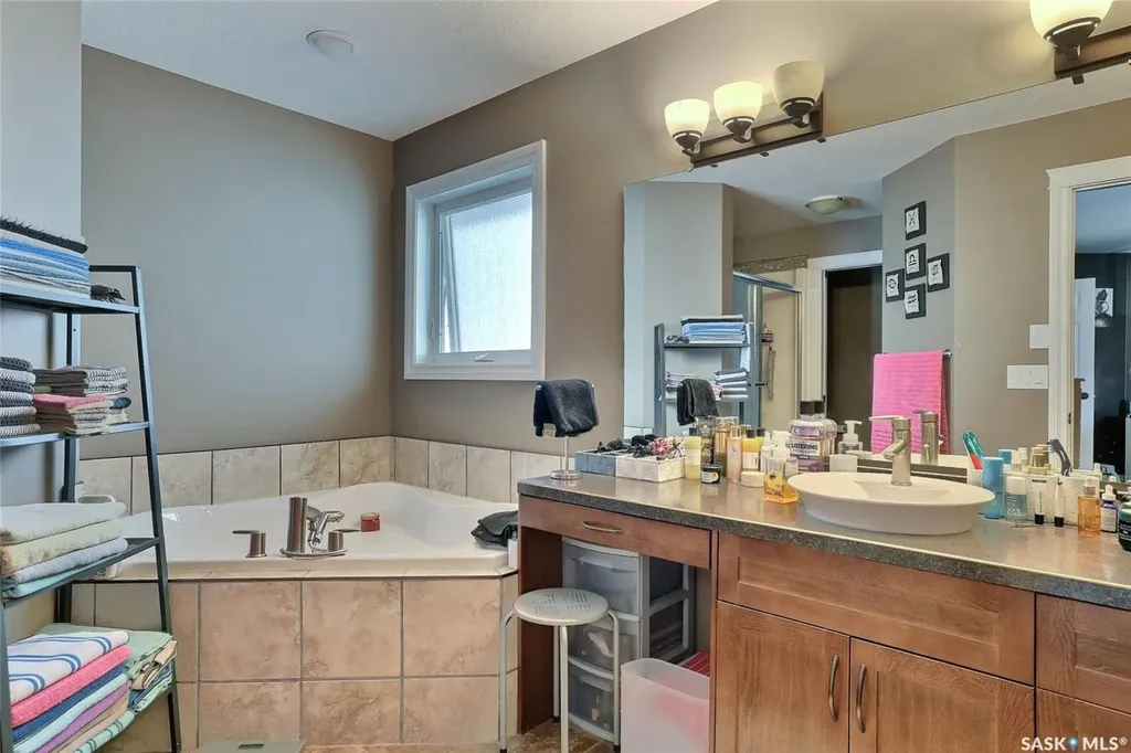 2433 Jameson Crescent Regina SK S4V 1K2