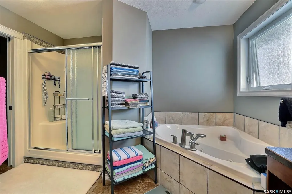 2433 Jameson Crescent Regina SK S4V 1K2