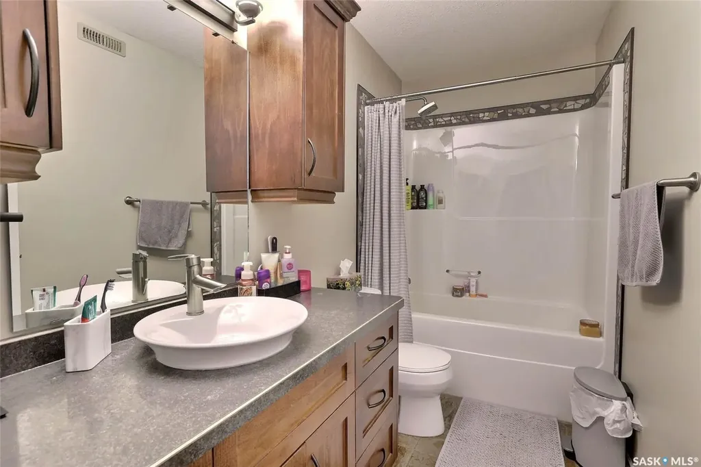 2433 Jameson Crescent Regina SK S4V 1K2