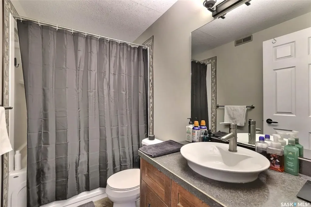 2433 Jameson Crescent Regina SK S4V 1K2