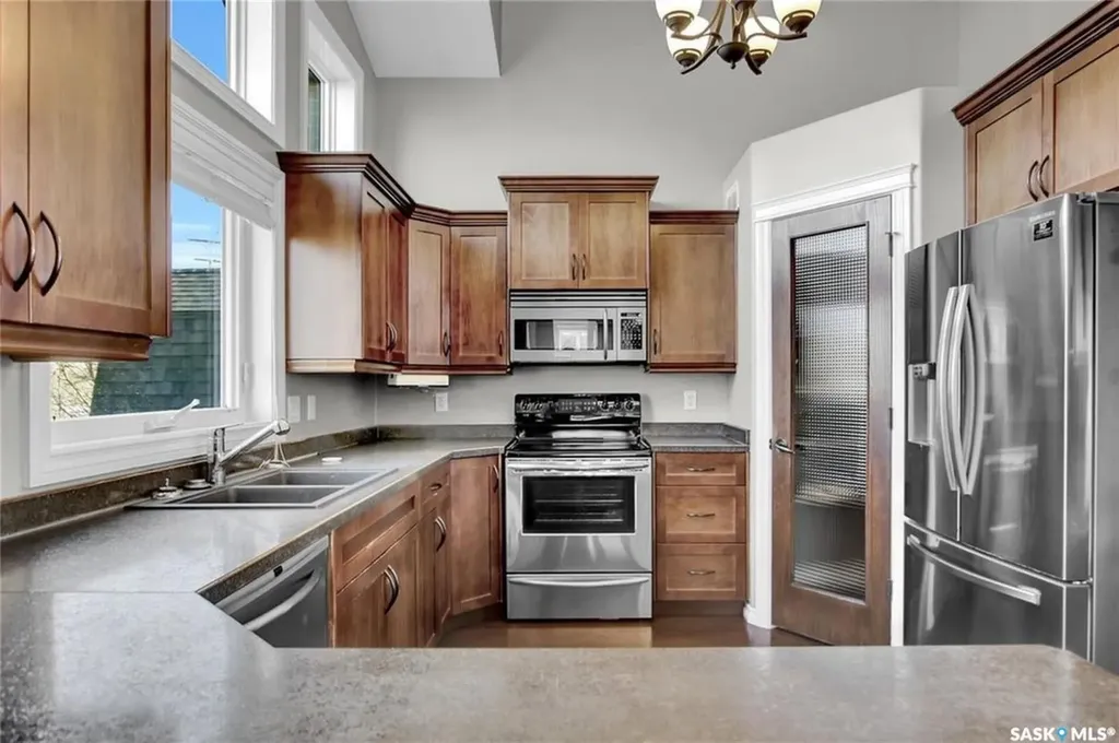 2433 Jameson Crescent Regina SK S4V 1K2