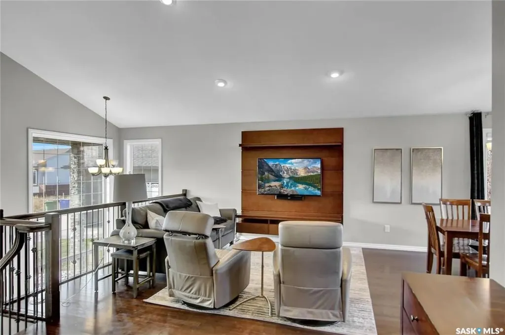 2433 Jameson Crescent Regina SK S4V 1K2