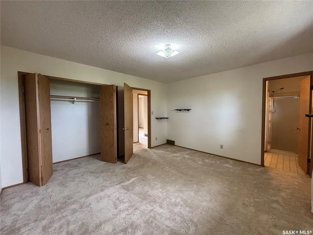 52 Harrigan Crescent Maple Creek SK S0N 1N0