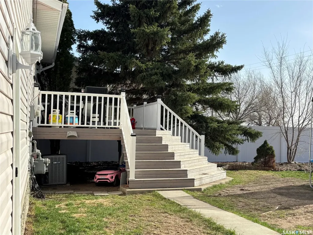 52 Harrigan Crescent Maple Creek SK S0N 1N0