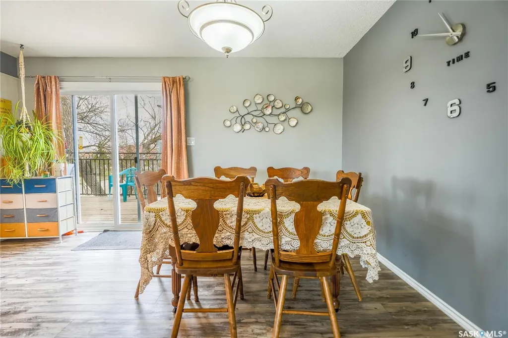 254 2nd Avenue E Gravelbourg SK S0H 1X0