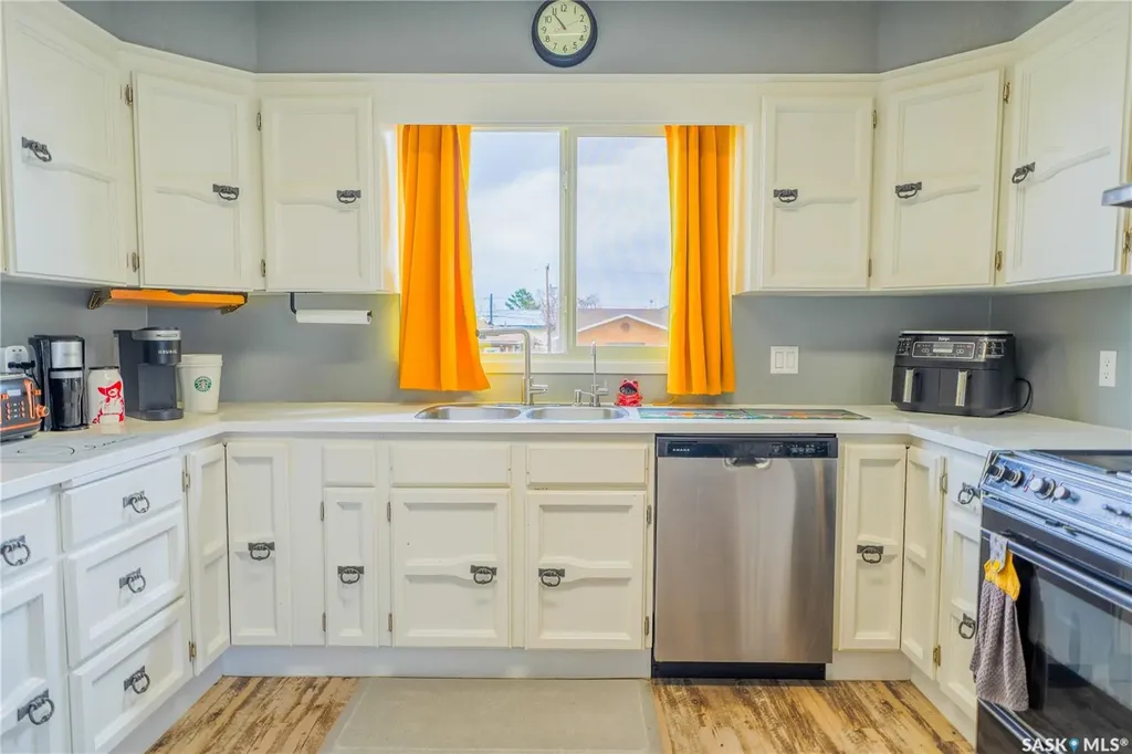 254 2nd Avenue E Gravelbourg SK S0H 1X0