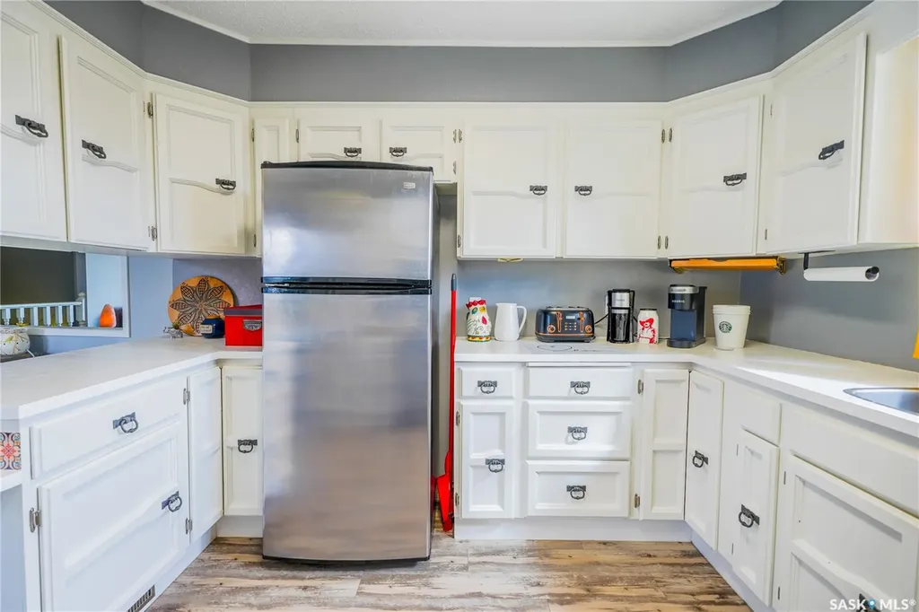 254 2nd Avenue E Gravelbourg SK S0H 1X0