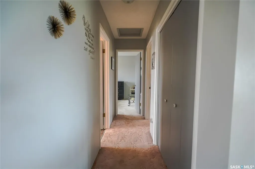 254 2nd Avenue E Gravelbourg SK S0H 1X0