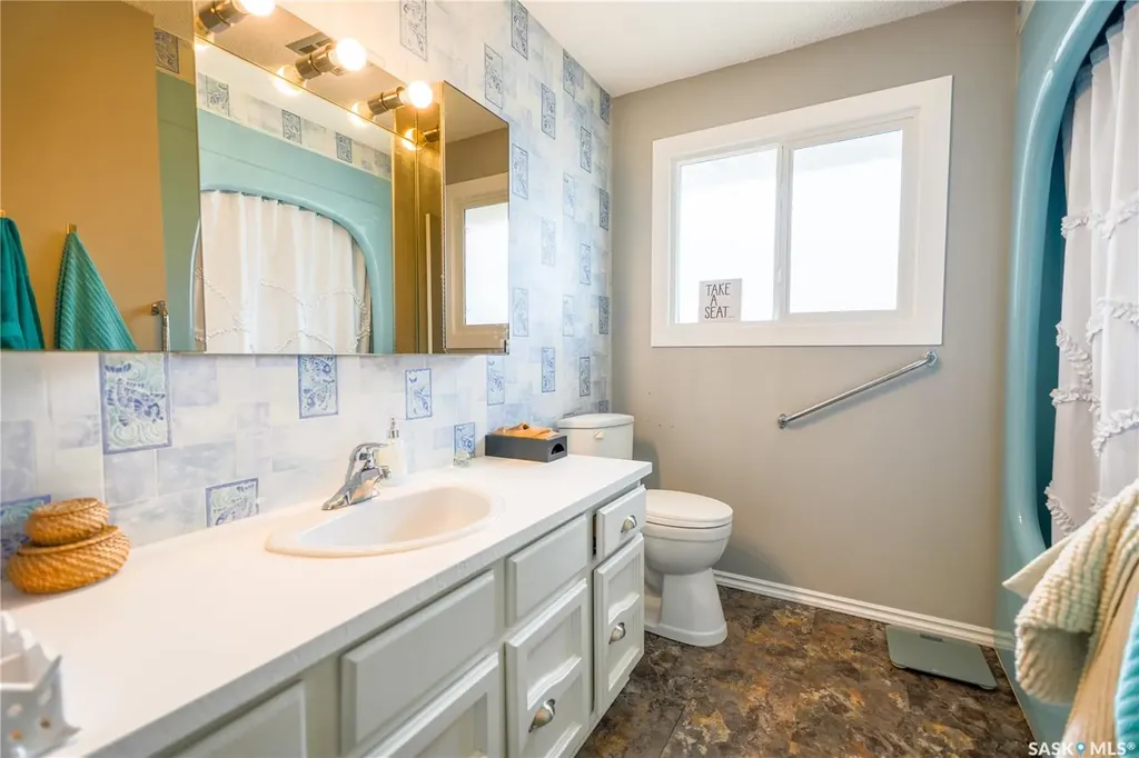 254 2nd Avenue E Gravelbourg SK S0H 1X0