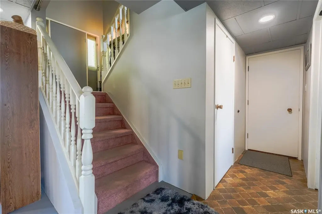 254 2nd Avenue E Gravelbourg SK S0H 1X0