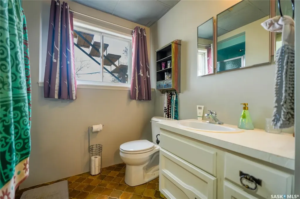 254 2nd Avenue E Gravelbourg SK S0H 1X0