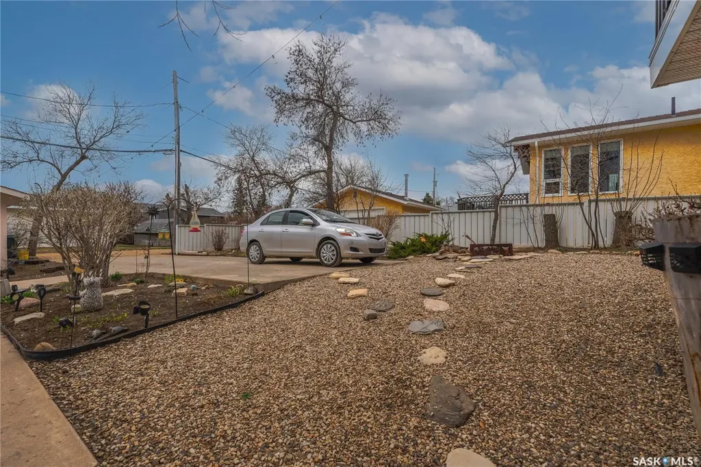 254 2nd Avenue E Gravelbourg SK S0H 1X0