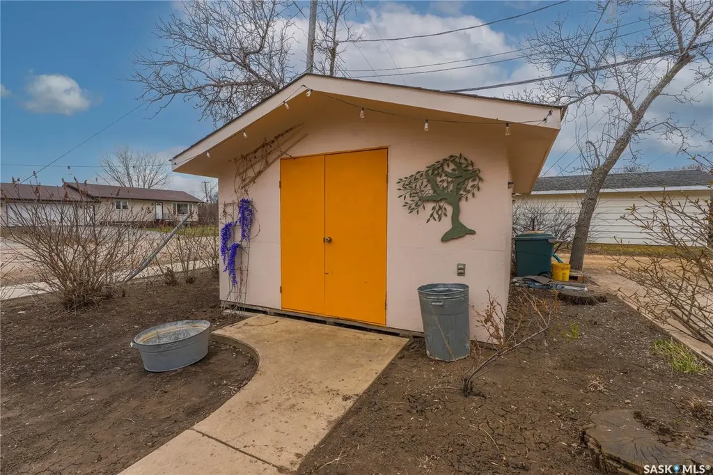 254 2nd Avenue E Gravelbourg SK S0H 1X0