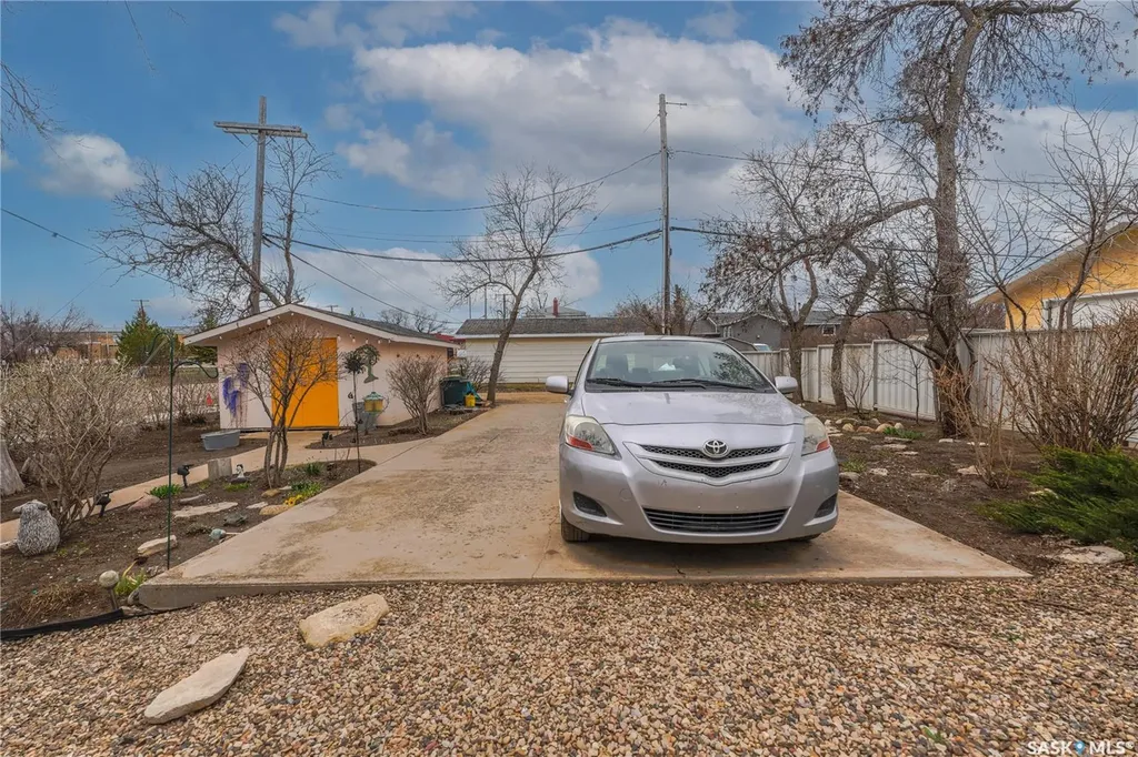 254 2nd Avenue E Gravelbourg SK S0H 1X0