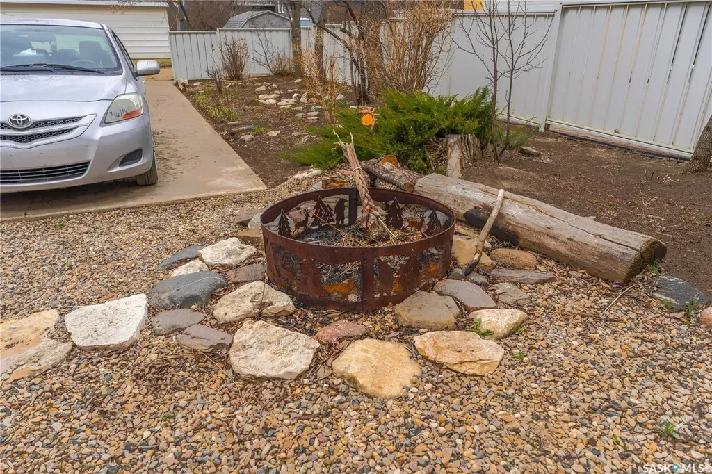 254 2nd Avenue E Gravelbourg SK S0H 1X0