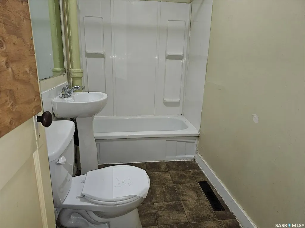 1432 105th Street North Battleford SK S9A 1T3