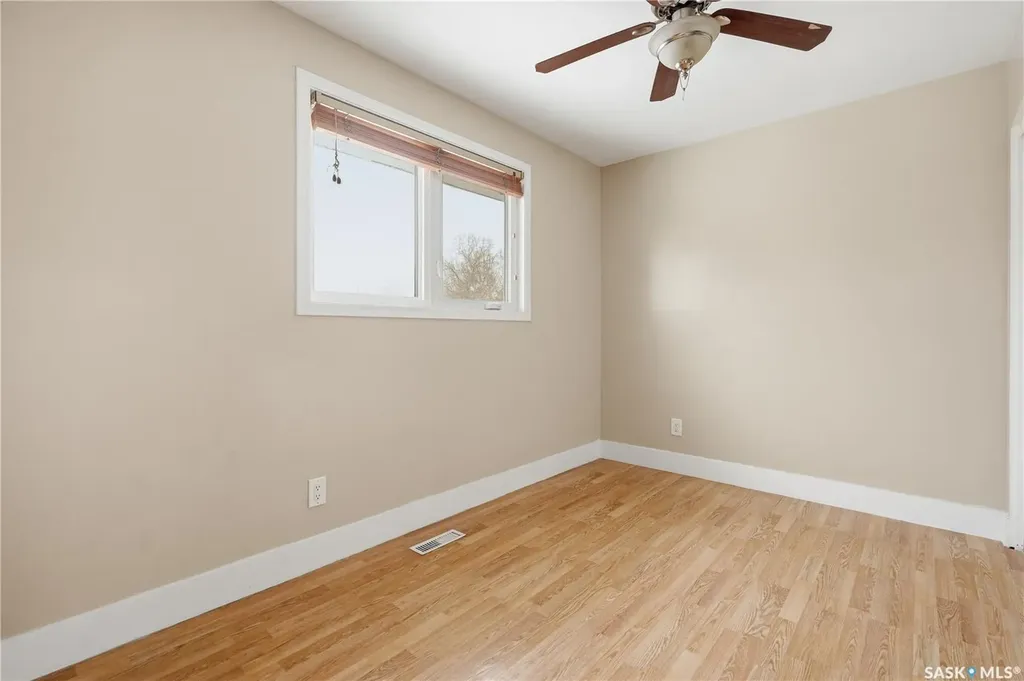 94 Lloyd Crescent Regina SK S4R 6C1
