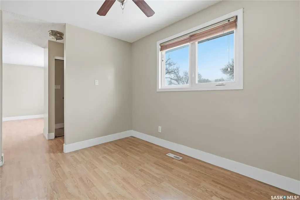 94 Lloyd Crescent Regina SK S4R 6C1