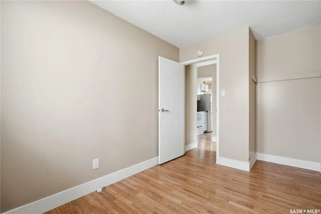 94 Lloyd Crescent Regina SK S4R 6C1
