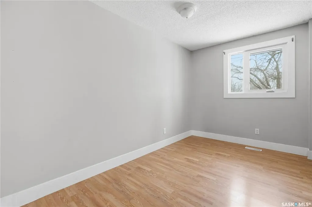 94 Lloyd Crescent Regina SK S4R 6C1