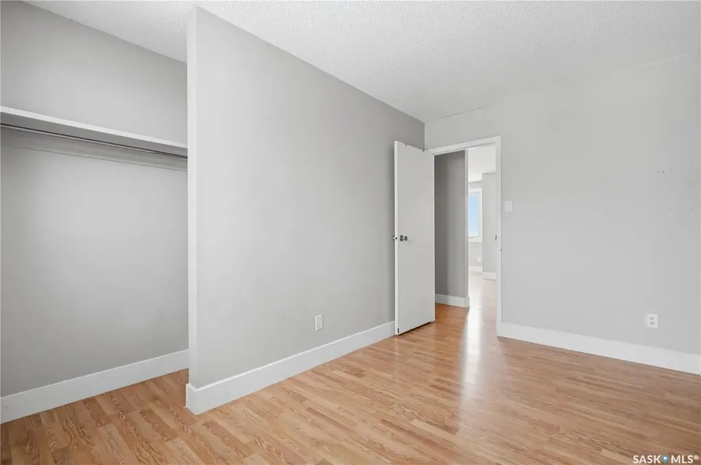 94 Lloyd Crescent Regina SK S4R 6C1