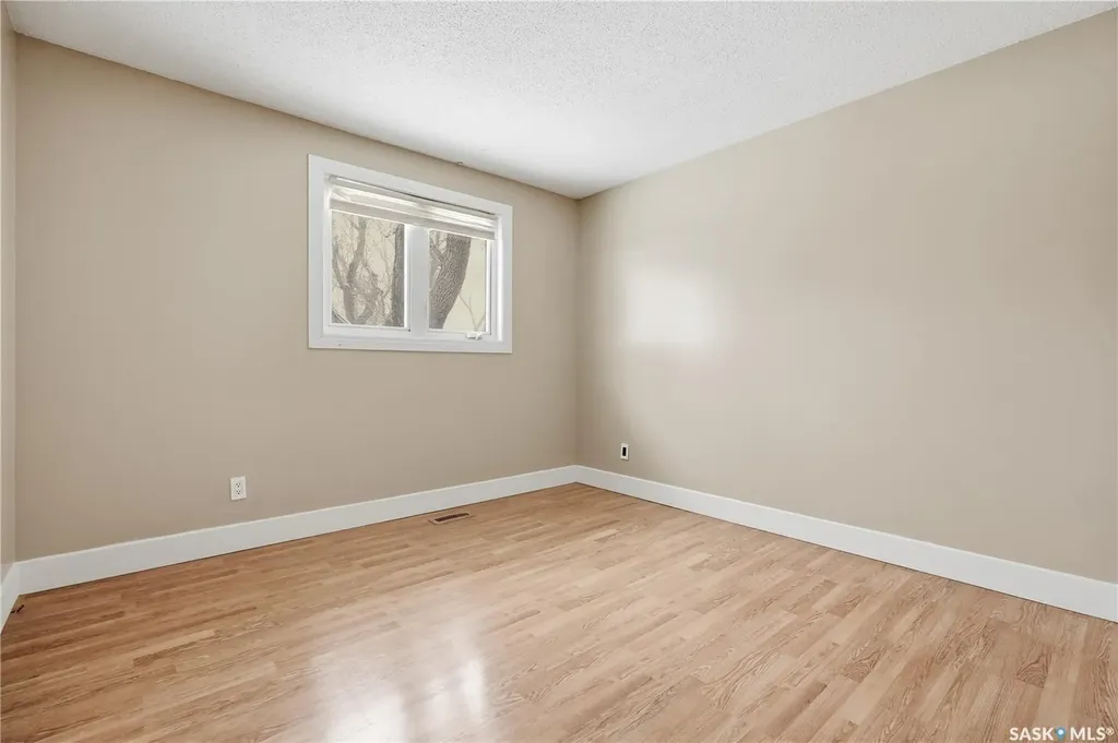 94 Lloyd Crescent Regina SK S4R 6C1