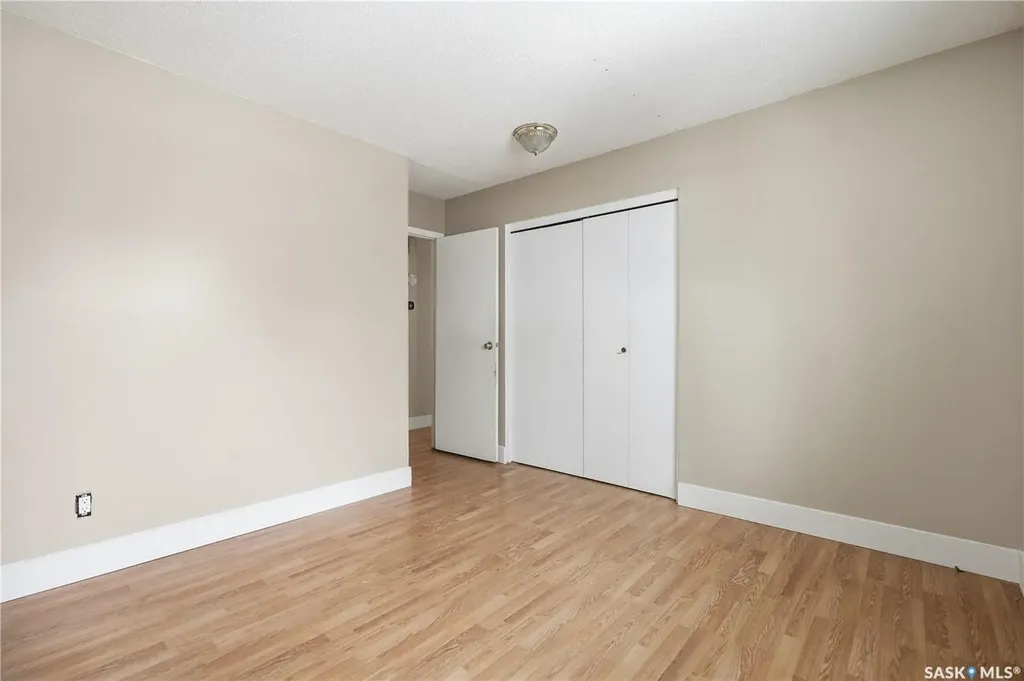 94 Lloyd Crescent Regina SK S4R 6C1