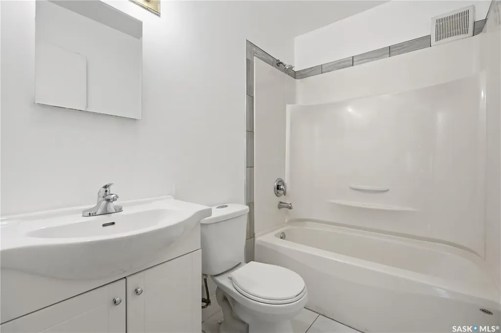 94 Lloyd Crescent Regina SK S4R 6C1