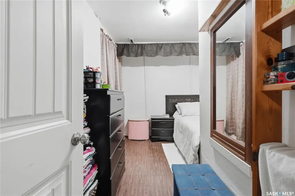 94 Lloyd Crescent Regina SK S4R 6C1