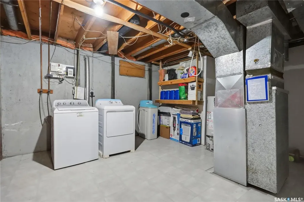 94 Lloyd Crescent Regina SK S4R 6C1