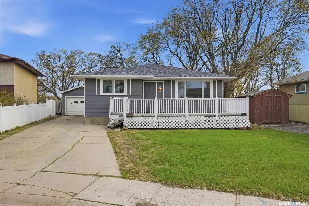 94 Lloyd Crescent Regina SK S4R 6C1