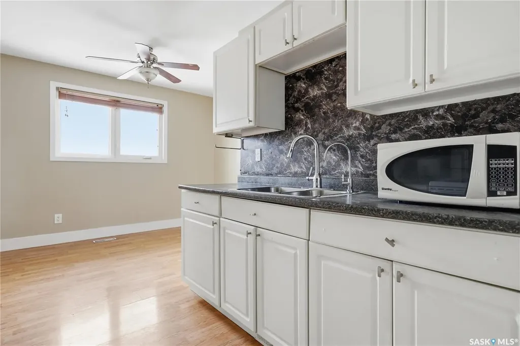 94 Lloyd Crescent Regina SK S4R 6C1