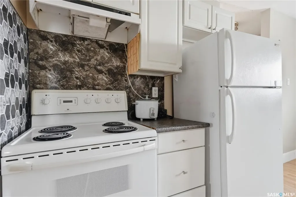 94 Lloyd Crescent Regina SK S4R 6C1