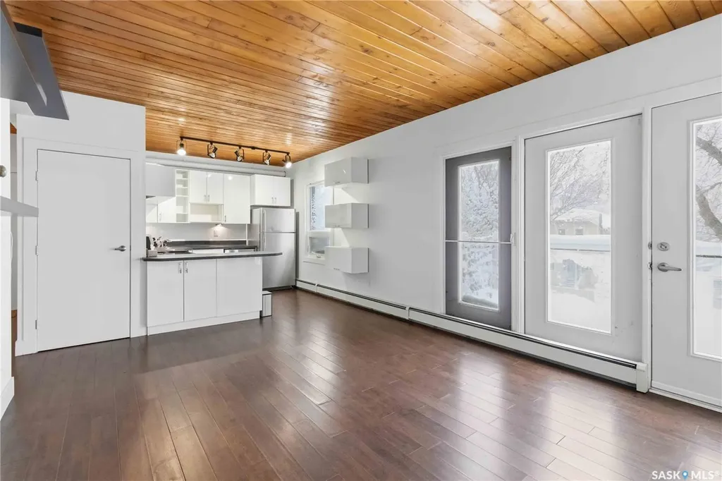 415 3rd Avenue N Saskatoon SK S7K 2J2