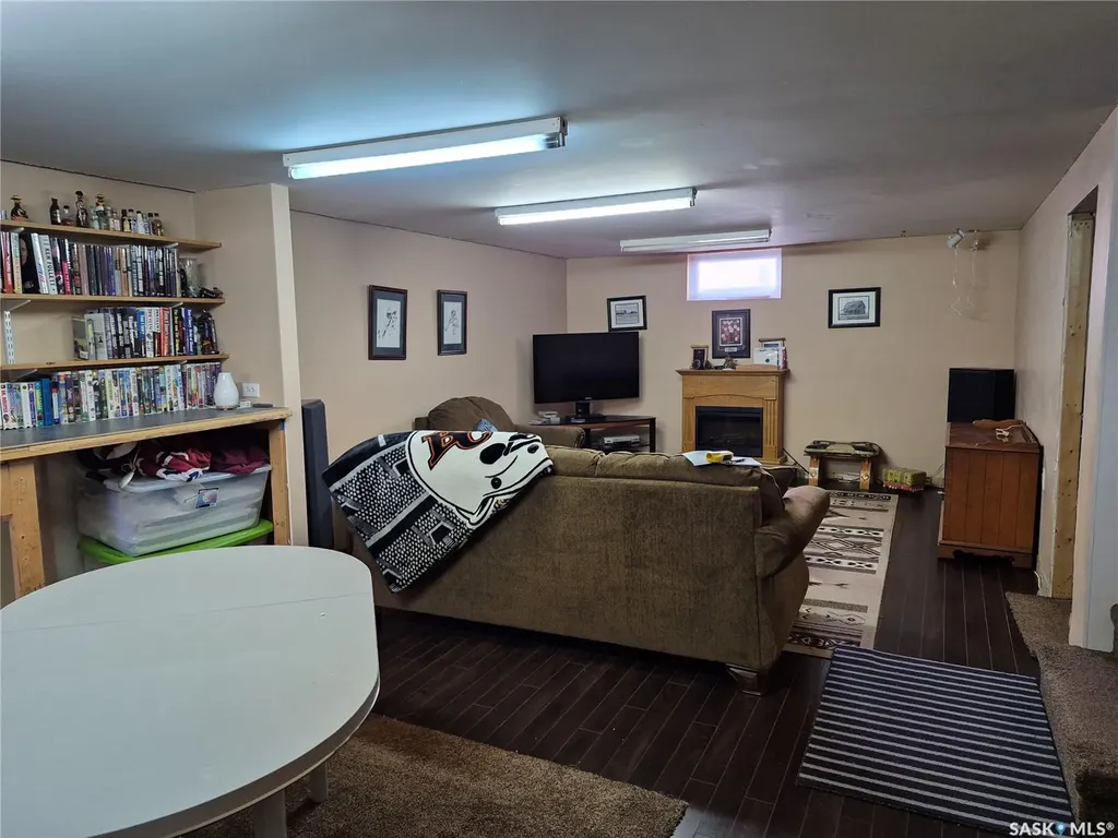 317 2nd Street W Ponteix SK S0N 1Z0