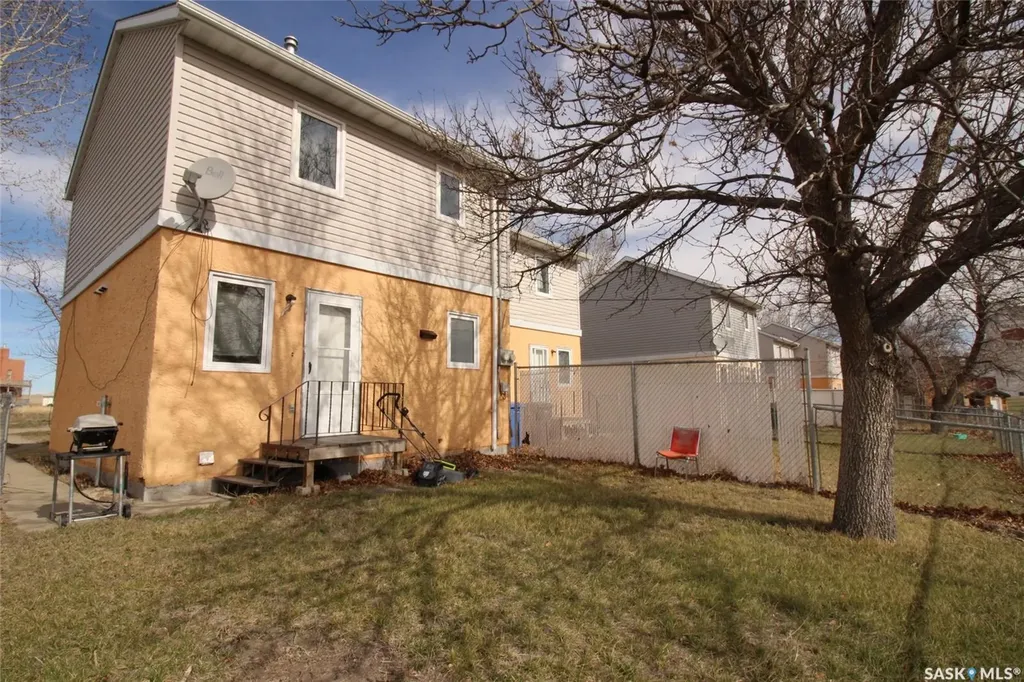 310-320 Railway Avenue W Val Marie SK S0N 2T0
