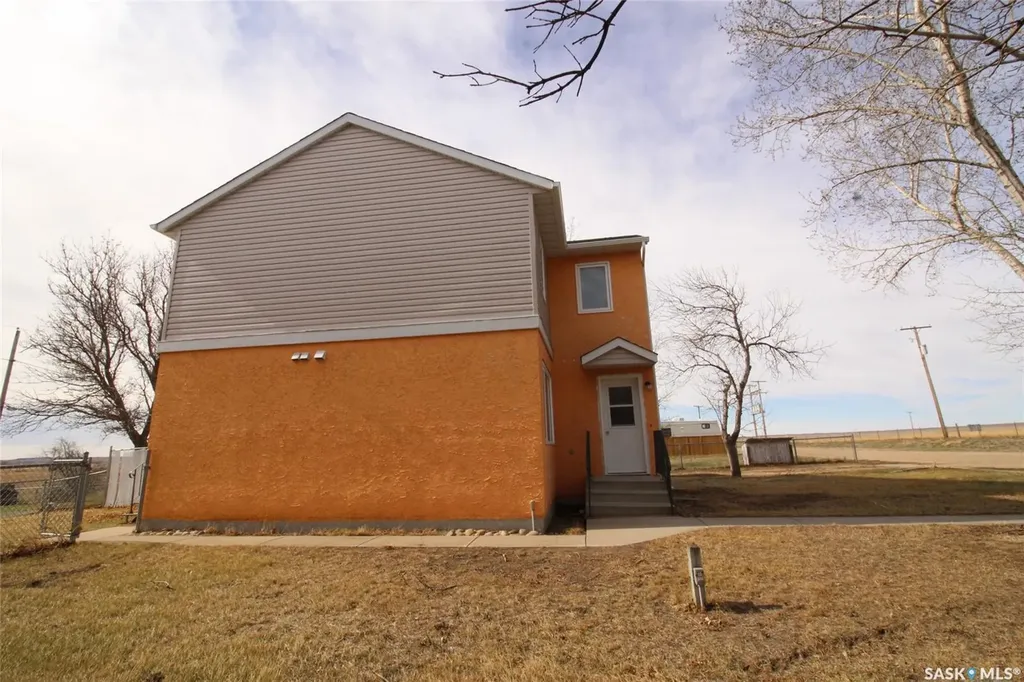 310-320 Railway Avenue W Val Marie SK S0N 2T0
