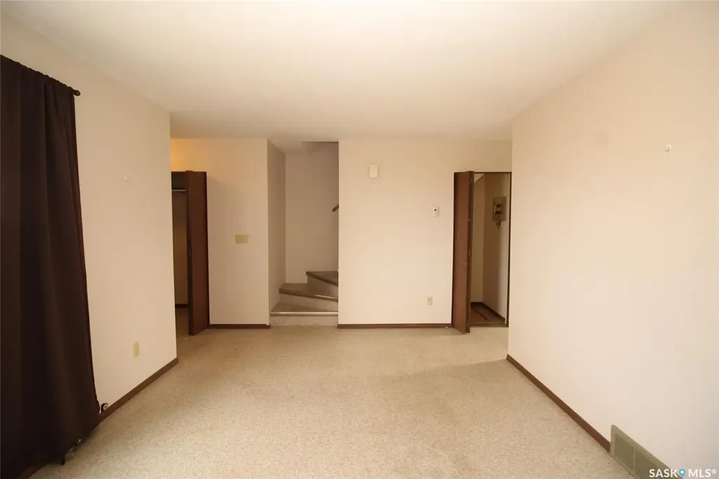 310-320 Railway Avenue W Val Marie SK S0N 2T0